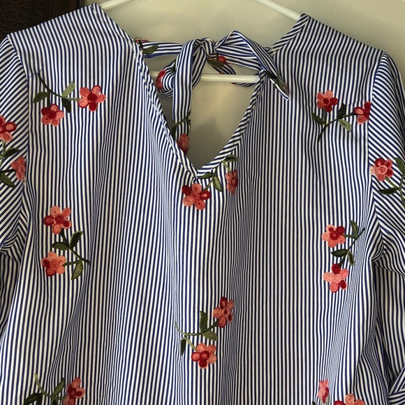 XL Boutique Striped Floral Blouse Flutter Sleeve - Picture 4 of 5